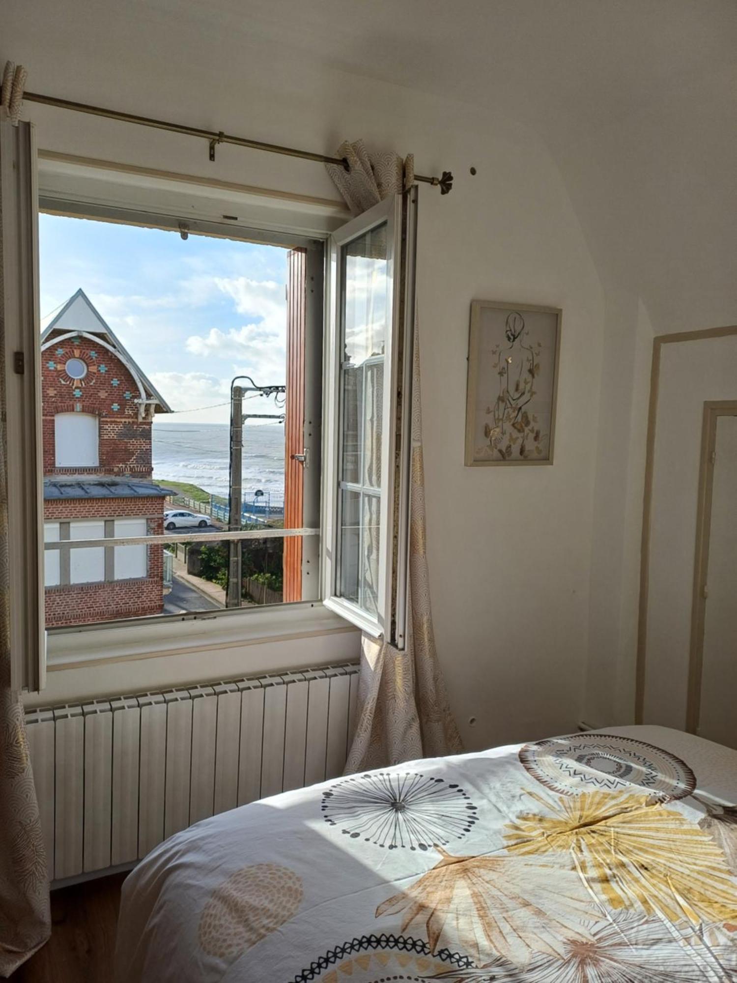 Au Gre Des Marees 2 Appartement Face A La Mer 2Eme Etage Ault Exterior photo