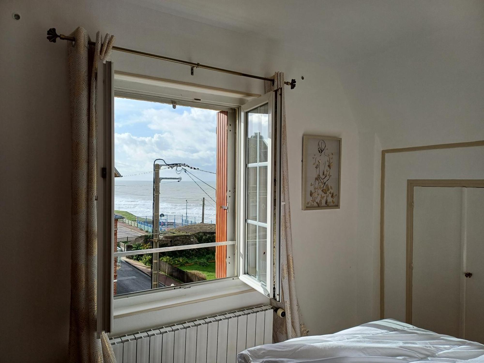 Au Gre Des Marees 2 Appartement Face A La Mer 2Eme Etage Ault Exterior photo